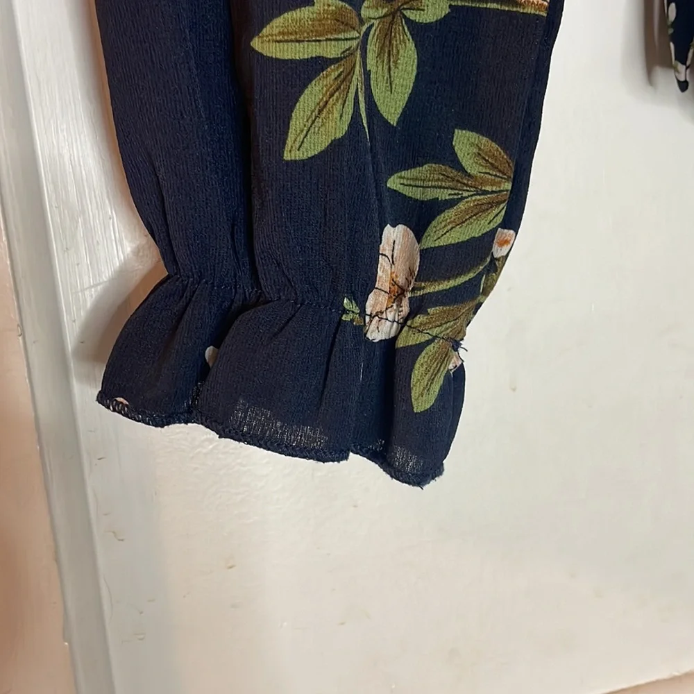 Unworn SHEIN tie shirt - Picture 3 of 3